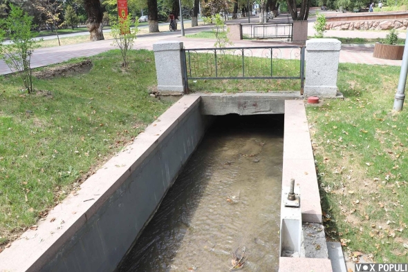 Шлюз для воды пруда