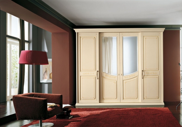 Шкаф классический