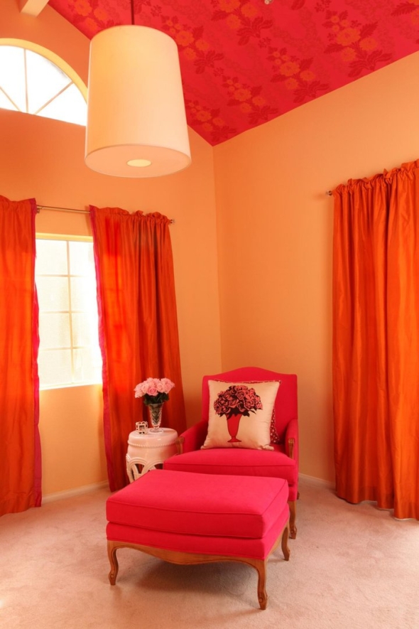 Оранжевые шторы в интерьере