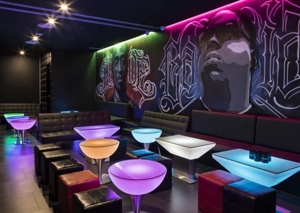 Интерьер караоке бара