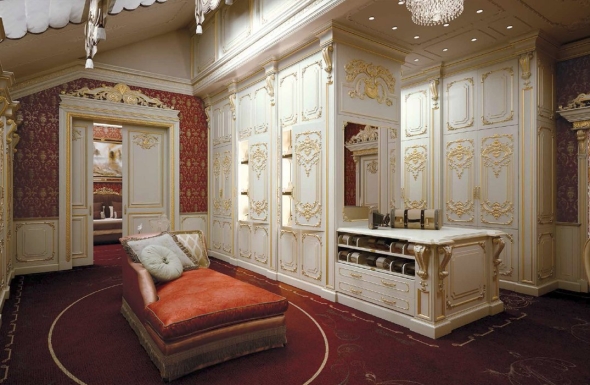 Шкаф в стиле барокко