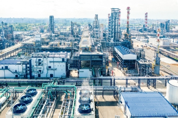 Нефтеперерабатывающий завод в Капотне