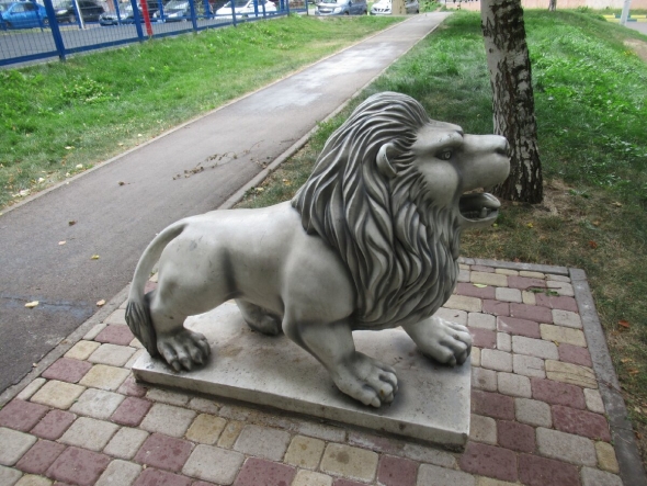 Парковая скульптура лев ломоносов
