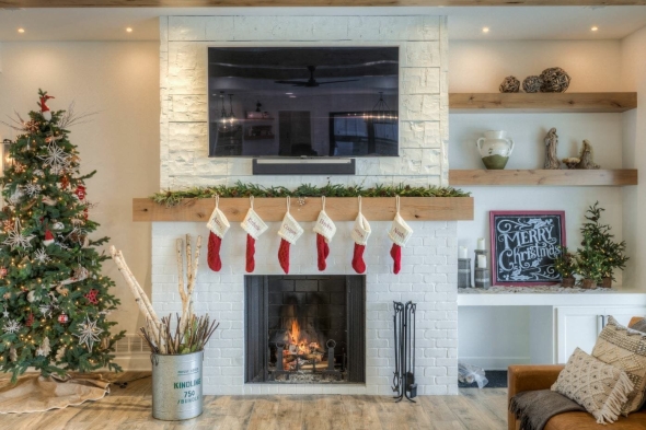 Christmas room fireplace